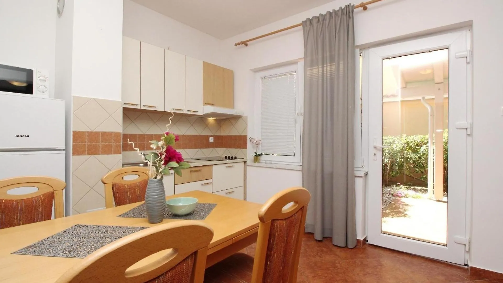 Modern Eingerichtete Apartment Im Erdgeschoss Ideal Fuer Famillien Mit Kinder Im Zentrum Von Baska  Baška