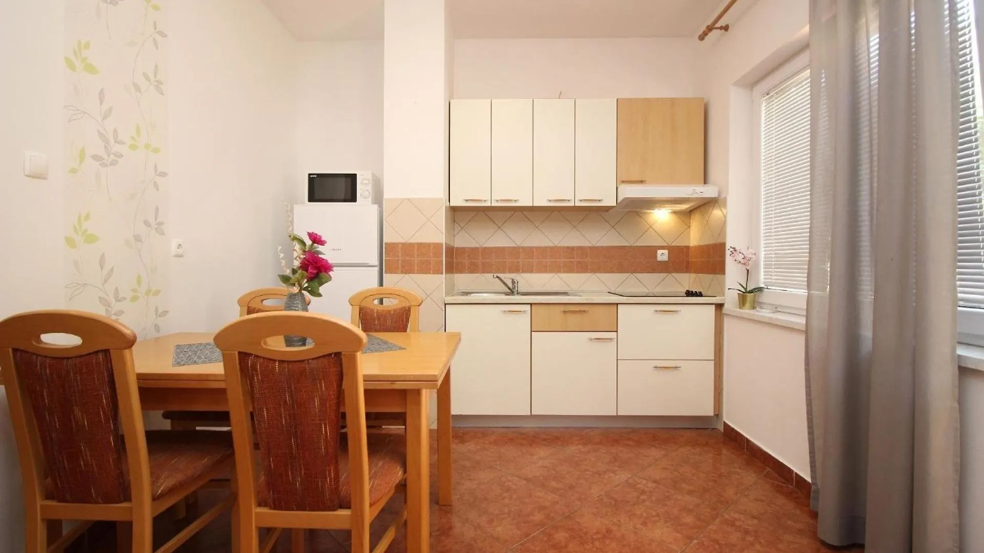 Modern Eingerichtete Apartment Im Erdgeschoss Ideal Fuer Famillien Mit Kinder Im Zentrum Von Baska